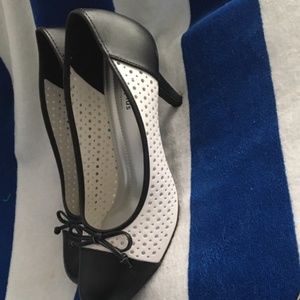 Spring classy shoes black and white